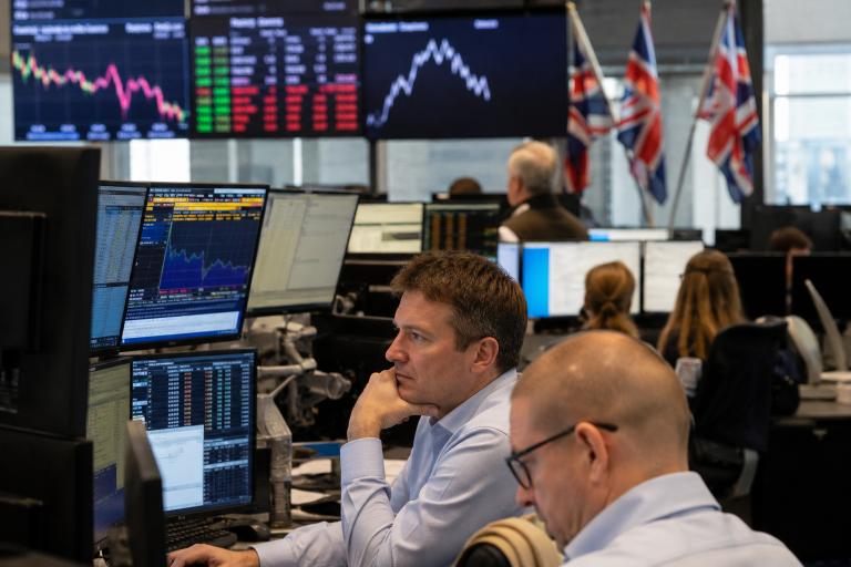 UK stocks flat as Starmer uncertainty hits sentiment