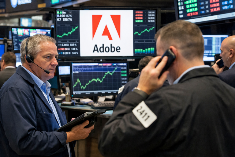 Cheap Adobe stock has formed a risky pattern: will it crash after earnings?