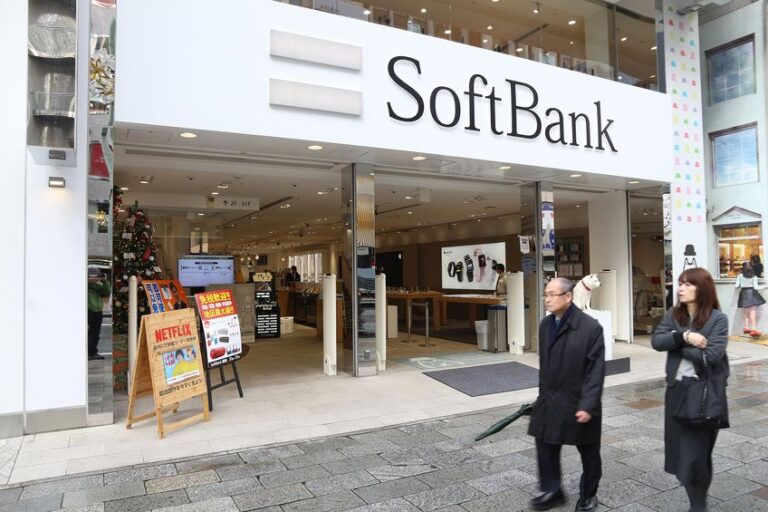 Why are investors buying SoftBank stock again despite growing AI exposure?
