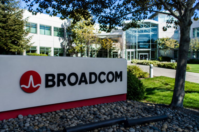 Broadcom stock is rebounding: is this a dead cat bounce as a death cross forms?